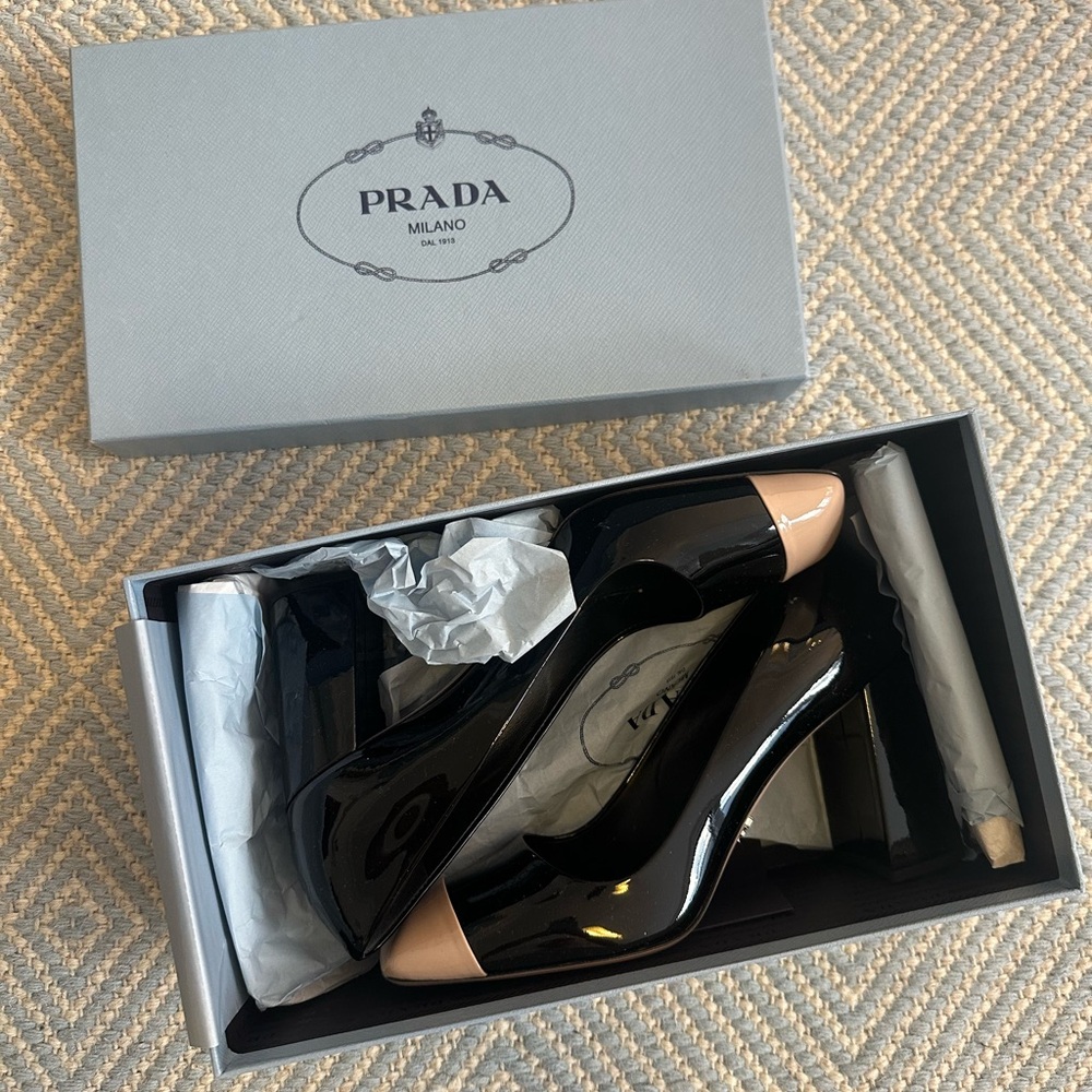 Prada Black and Beige Patent Leather Spectator Pump (US Size 8.5) - Picture 3 of 10